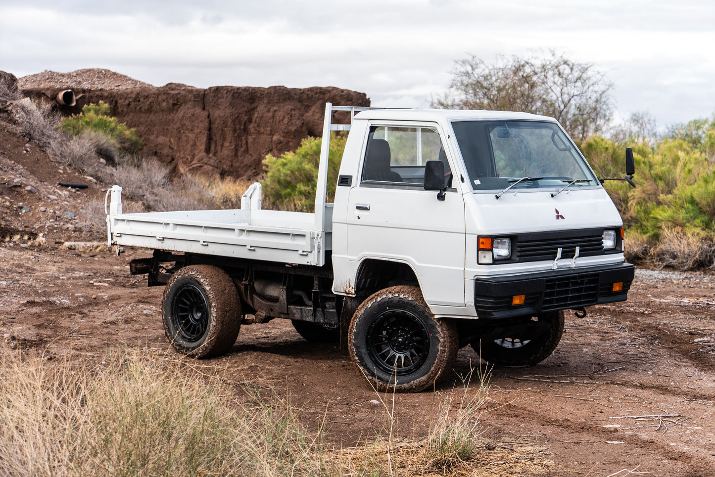 1992 Mitsubishi Delica Long bed Dump Truck 4WD