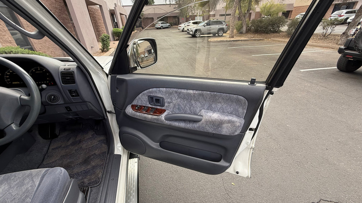 White Land Cruiser Prado 90 Series — Intercooled turbo diesel