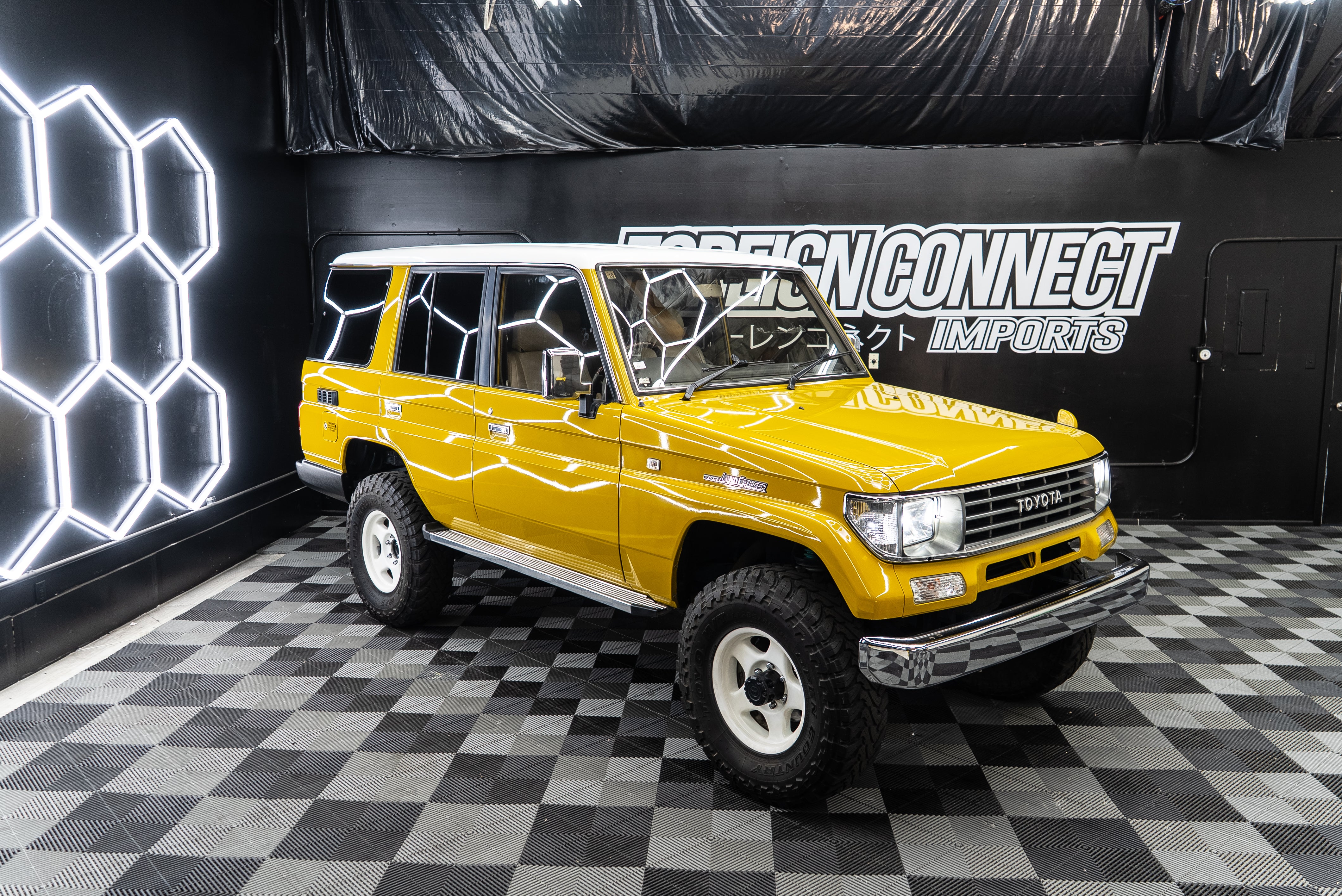 Yellowlandcruiserprado-20.jpg?